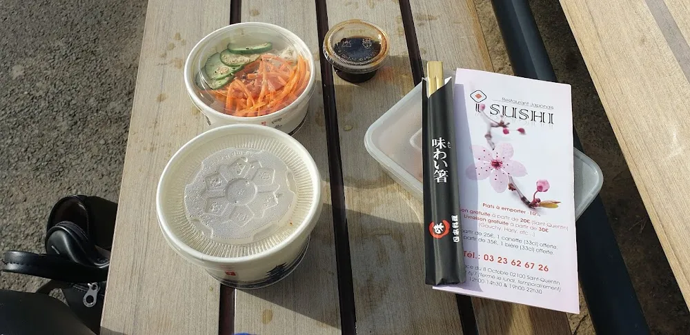 Soupe Miso Salade Et Raviolis Japonais